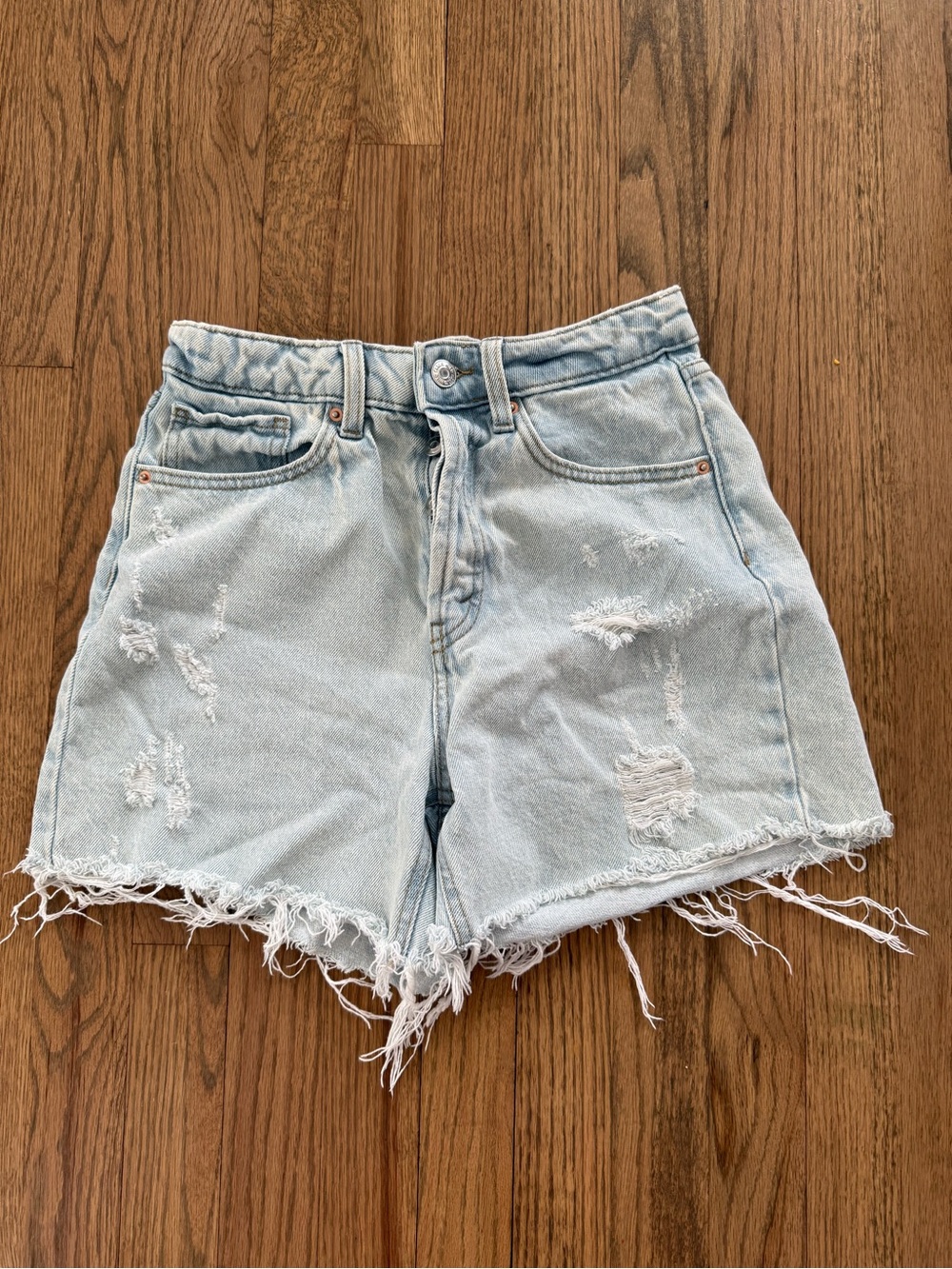 WILD FABLE Light Wash Distressed Denim Women’s Shorts